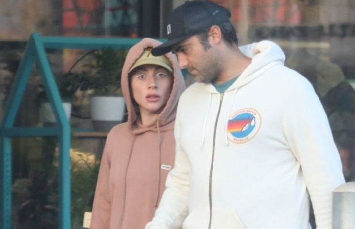 Lady Gaga, de nerecunoscut! Fara hainele “tipatoare” si coafurile extravagante, artista se pierde in multime Lady Gaga, de nerecunoscut! Fara hainele “tipatoare” si coafurile extravagante, artista se pierde in multime