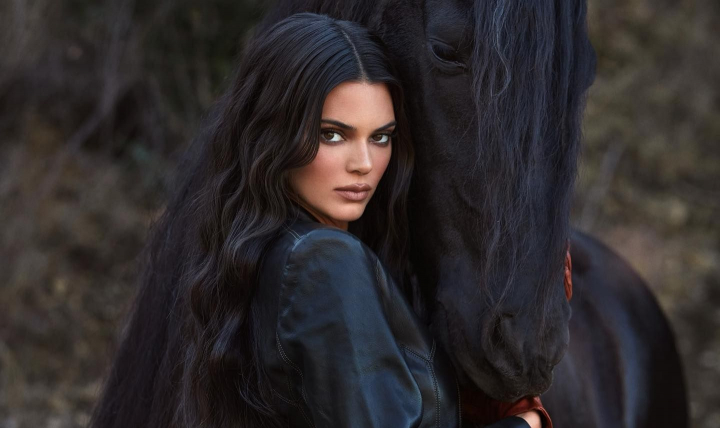 Dupa ce internautii au ras de ea, Kendall Jenner a incercat din nou sa taie un castravete. Modelul a dat dovada de perseverenta - VIDEO Dupa ce internautii au ras de ea, Kendall Jenner a incercat din nou sa taie un castravete. Modelul a dat dovada de perseverenta - VIDEO