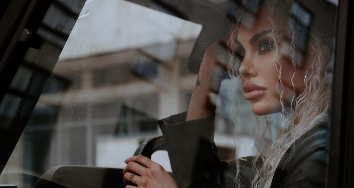 Laura Vetty - schimbare de look radicala! Vezi cum arata acum interpreta - FOTO/VIDEO Laura Vetty - schimbare de look radicala! Vezi cum arata acum interpreta - FOTO/VIDEO