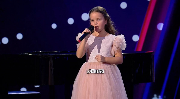 La doar 9 ani, moldoveanca Martina Meola s-a clasat pe locul 3 in marea finala a concursului Romanii au Talent - FOTO La doar 9 ani, moldoveanca Martina Meola s-a clasat pe locul 3 in marea finala a concursului Romanii au Talent - FOTO