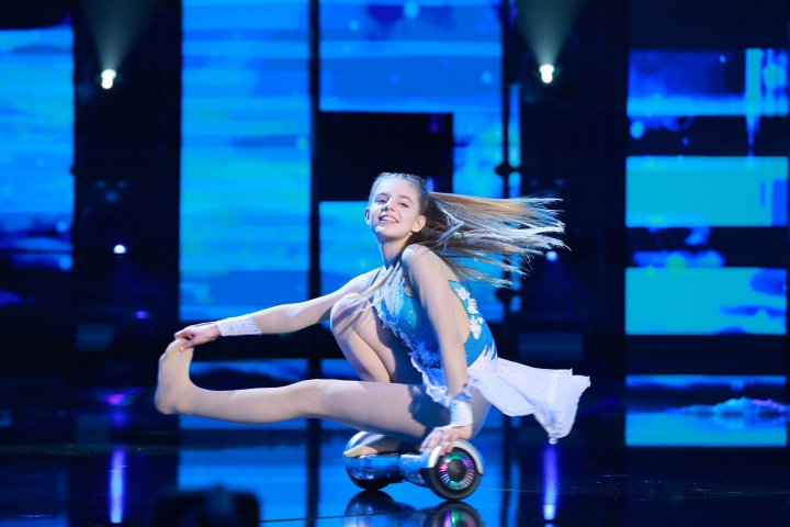 Bianca Ciocirlan a deschis seara de la Romanii au Talent cu un moment spectaculos de dans pe hoverboard: „Un spectacol absolut uluitor!” - VIDEO Bianca Ciocirlan a deschis seara de la Romanii au Talent cu un moment spectaculos de dans pe hoverboard: „Un spectacol absolut uluitor!” - VIDEO
