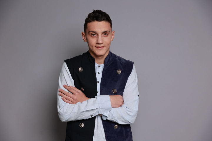 La Romanii au Talent, Emanuel Ion a incantat publicul si juriul cu o piesa scrisa chiar de el - VIDEO La Romanii au Talent, Emanuel Ion a incantat publicul si juriul cu o piesa scrisa chiar de el - VIDEO