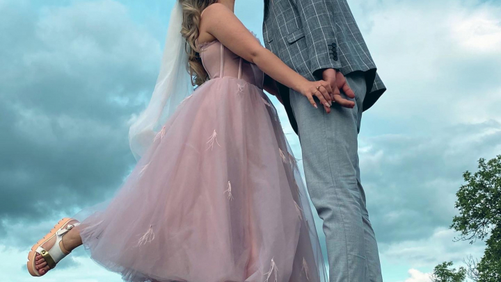 „Catusa-i pusa, gata!”. In acest weekend, o cunoscuta interpreta de la noi a devenit sotie. Vezi despre cine este vorba, dar si momentele unice de la cununia religioasa - FOTO/VIDEO „Catusa-i pusa, gata!”. In acest weekend, o cunoscuta interpreta de la noi a devenit sotie. Vezi despre cine este vorba, dar si momentele unice de la cununia religioasa - FOTO/VIDEO