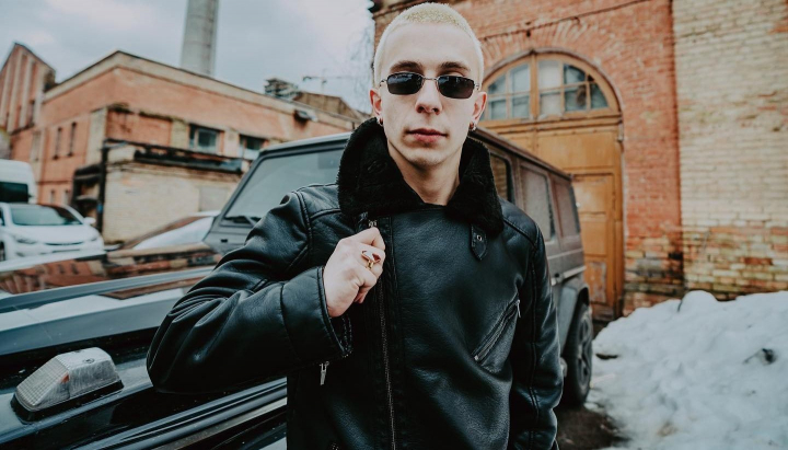 Pentru a-i ajuta pe soldatii ucraineni, un membru al formatiei Kalush Orchestra se ofera sa dea o intalnire cu el Pentru a-i ajuta pe soldatii ucraineni, un membru al formatiei Kalush Orchestra se ofera sa dea o intalnire cu el