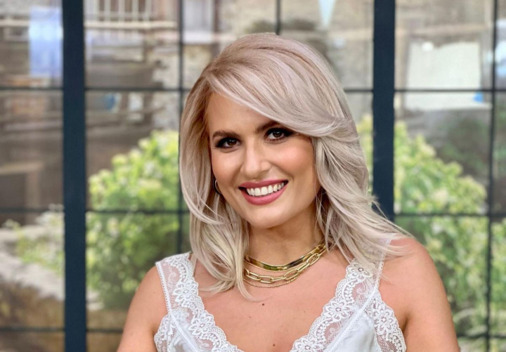 De ziua Internationala a blondelor, Dianna Rotaru a fost surprinsa la piata! Ce crede interpreta despre glumele cu blonde, dar si cum e avantajata din cauza acestei nuante la par - VIDEO De ziua Internationala a blondelor, Dianna Rotaru a fost surprinsa la piata! Ce crede interpreta despre glumele cu blonde, dar si cum e avantajata din cauza acestei nuante la par - VIDEO