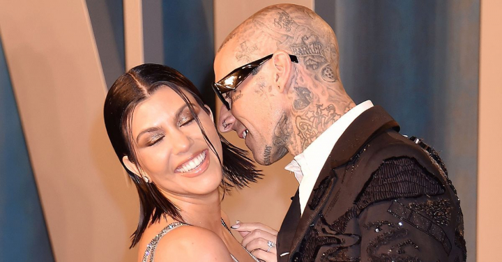 Verigheta lui Kourtney Kardashian, cu mult mai ieftina decat inelul de logodna Verigheta lui Kourtney Kardashian, cu mult mai ieftina decat inelul de logodna