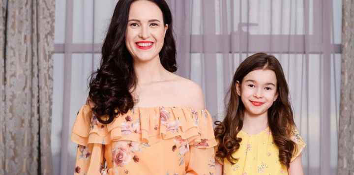 Raiul ei este libraria, iar visul cel mare este sa ajunga presedintele tarii! Gloria Nastasiu, un copil geniu care impresioneaza de fiecare data cu maturitatea si discursul sau: „As vrea sa deschid mai mutle universitati si sa majorez pensiile..” - VIDEO Raiul ei este libraria, iar visul cel mare este sa ajunga presedintele tarii! Gloria Nastasiu, un copil geniu care impresioneaza de fiecare data cu maturitatea si discursul sau: „As vrea sa deschid mai mutle universitati si sa majorez pensiile..” - VIDEO