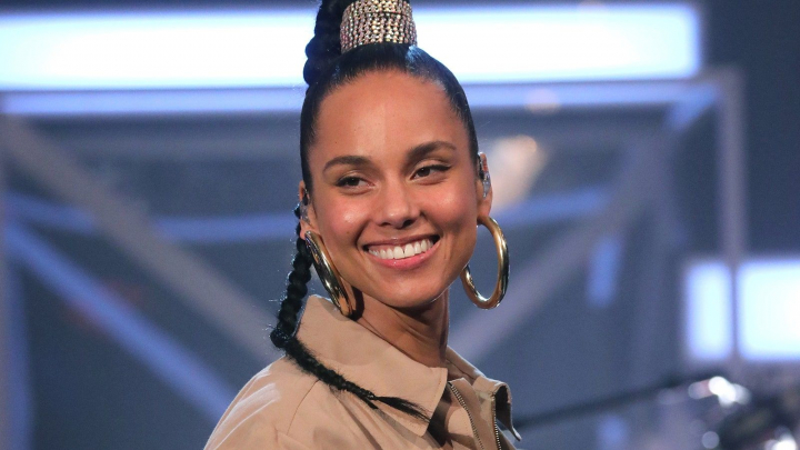 Castigatoarea celui de-al 12-lea Grammy, Alicia Keys, ajuta copiii afectati de razboi: „Este datoria noastra sa ne unim si sa facem tot ce ne sta in putere” Castigatoarea celui de-al 12-lea Grammy, Alicia Keys, ajuta copiii afectati de razboi: „Este datoria noastra sa ne unim si sa facem tot ce ne sta in putere”