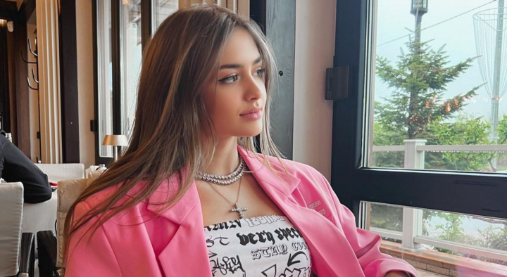 Cati bani a invesetit Iuliana Beregoi in videoclipul care spera sa-i aduca faima internationala Cati bani a invesetit Iuliana Beregoi in videoclipul care spera sa-i aduca faima internationala