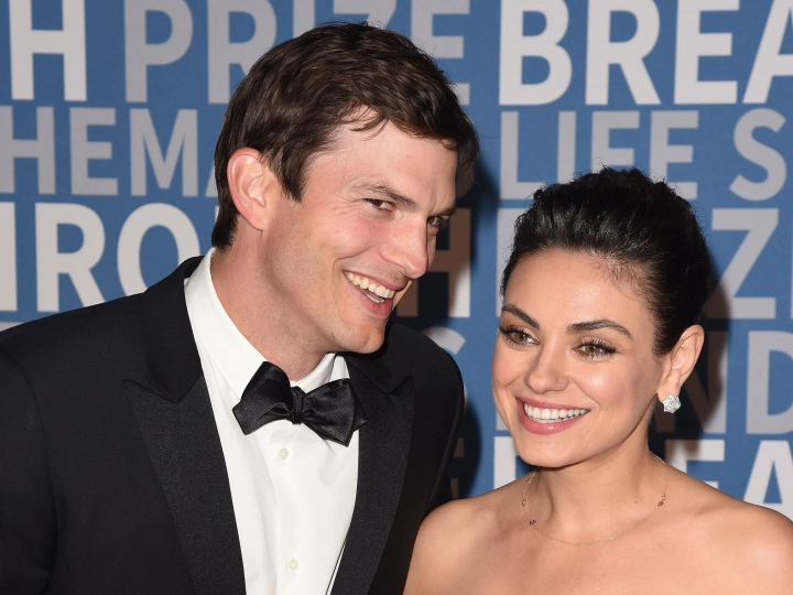 Si-au aratat sprijinul fata de ucraineni prin muzica! Mila Kunis, Ashton Kutcher si alte vedete de talie mondiala au sustinut un concert grandios la Times Square Si-au aratat sprijinul fata de ucraineni prin muzica! Mila Kunis, Ashton Kutcher si alte vedete de talie mondiala au sustinut un concert grandios la Times Square
