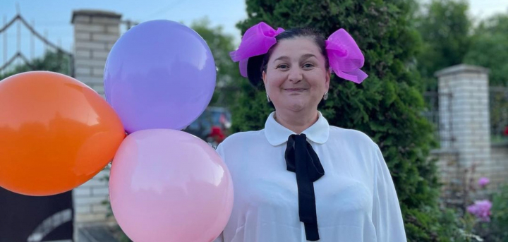 Actrita Tamara Virlan - fericita si cu funde in par la 50 de ani! Afla cum si-a marcat ziua de nastere Tamarusha, ce crede despre generatia de azi si ce sfaturi pretioase ofera: „Dumnezeu mi-a dat tot..” - VIDEO Actrita Tamara Virlan - fericita si cu funde in par la 50 de ani! Afla cum si-a marcat ziua de nastere Tamarusha, ce crede despre generatia de azi si ce sfaturi pretioase ofera: „Dumnezeu mi-a dat tot..” - VIDEO