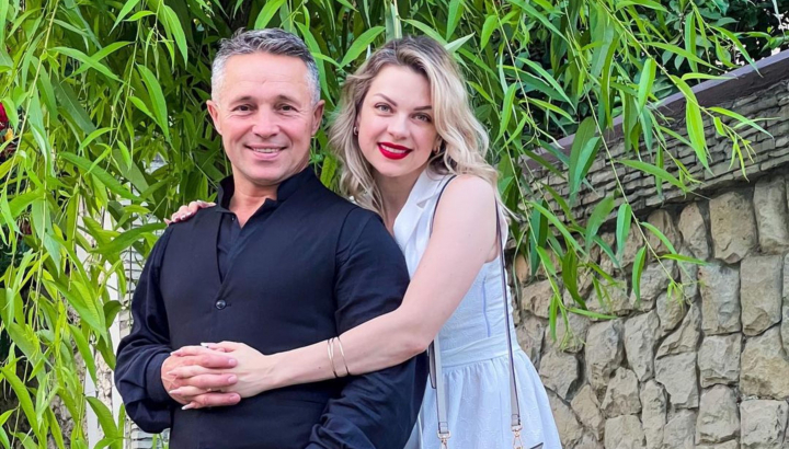 „Ca doi proaspeti indragostiti”. Marina si Teodor Carnat - momente unice la 17 ani de casnicie. Vezi cum s-au rasfatat reciproc, dar si ce daruri au primit - FOTO/VIDEO „Ca doi proaspeti indragostiti”. Marina si Teodor Carnat - momente unice la 17 ani de casnicie. Vezi cum s-au rasfatat reciproc, dar si ce daruri au primit - FOTO/VIDEO