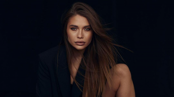 Gabriella Damir - schimbare spectaculoasa de look! Vezi cat de bine o prinde noua nuanta a parului - FOTO Gabriella Damir - schimbare spectaculoasa de look! Vezi cat de bine o prinde noua nuanta a parului - FOTO