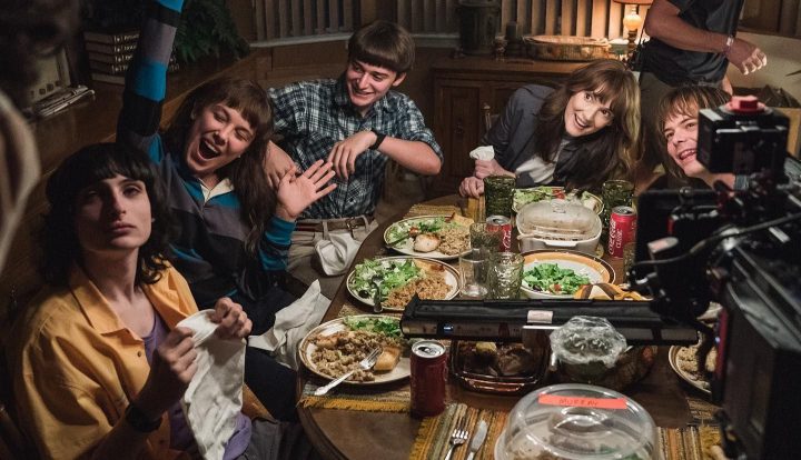 Afla cu cat au fost platiti actorii din renumitul serial „Stranger Things” pentru fiecare episod. Cat lua protagonista Millie Bobby Brown in primul sezon Afla cu cat au fost platiti actorii din renumitul serial „Stranger Things” pentru fiecare episod. Cat lua protagonista Millie Bobby Brown in primul sezon