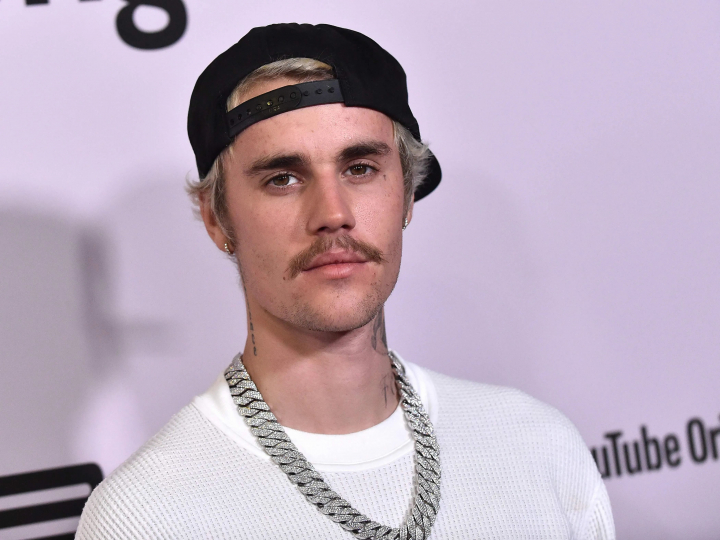 Justin Bieber isi amana turneul din cauza unei boli misterioase: „Se inrautateste...” Justin Bieber isi amana turneul din cauza unei boli misterioase: „Se inrautateste...”