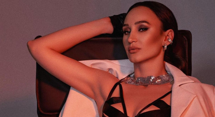 Pentru Iuliana Chirosca miscarea este terapie atat pentru corp, cat si pentru suflet! Vezi cat de bine arata creatoarea de palarii in training, dar si entuziasmul cu care isi executa antrenamentele - VIDEO Pentru Iuliana Chirosca miscarea este terapie atat pentru corp, cat si pentru suflet! Vezi cat de bine arata creatoarea de palarii in training, dar si entuziasmul cu care isi executa antrenamentele - VIDEO