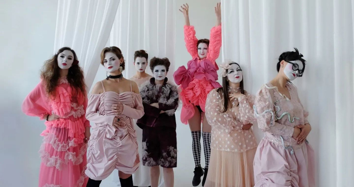 Trupa ucraineana „Dakh Daughters” a colectat peste un milion de dolari la un concert de caritate, organizat de Sean Penn Trupa ucraineana „Dakh Daughters” a colectat peste un milion de dolari la un concert de caritate, organizat de Sean Penn