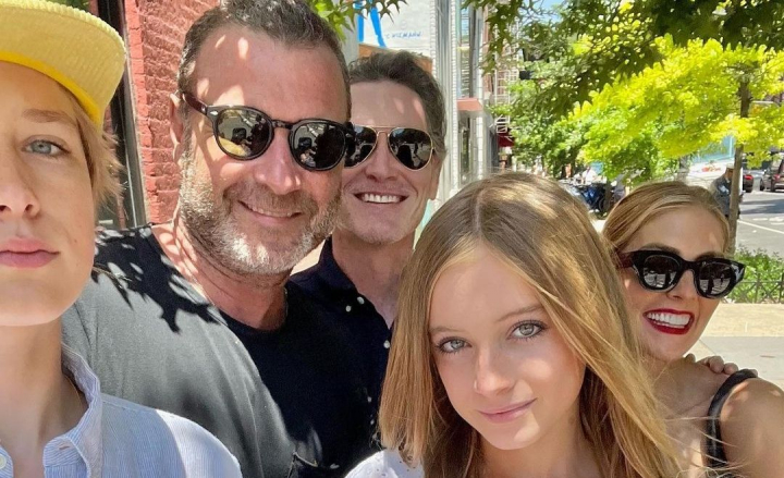 Naomi Watts a publicat mai multe imagini de la absolvirea fiului ei, Kai. Vezi ce tinuta a ales baiatul pentru acest eveniment special - FOTO Naomi Watts a publicat mai multe imagini de la absolvirea fiului ei, Kai. Vezi ce tinuta a ales baiatul pentru acest eveniment special - FOTO