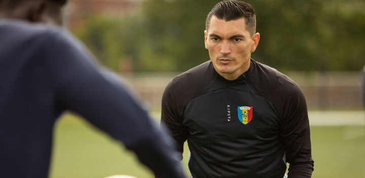 De la Corjeuti - la Paris Saint-Germain! Antrenorul de fotbal, Vasile Lavric este foarte ambitios si crede ca, prin munca, antrenamente si motivatie va reusi sa creasca talente mari in Moldova: „Asociatia „Basarabia” are un scop calitativ, educativ si sportiv” - VIDEO