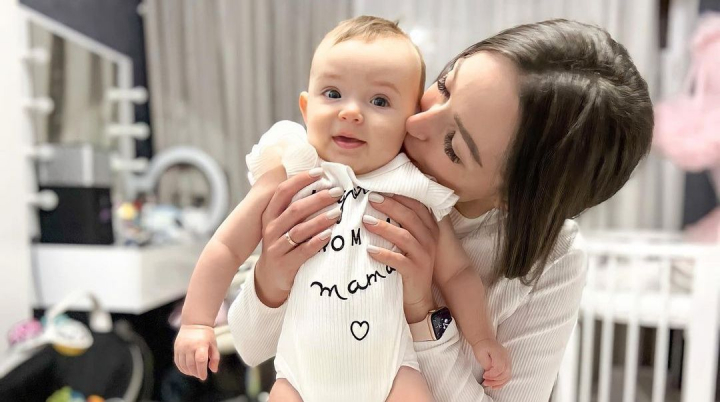 Fiica dansatoarei Marisha Ignat a implinit 10 luni! Parintii au organizat o sedinta foto deosebita pentru micuta lor: „Cele mai frumoase luni din viata noastra” - FOTO Fiica dansatoarei Marisha Ignat a implinit 10 luni! Parintii au organizat o sedinta foto deosebita pentru micuta lor: „Cele mai frumoase luni din viata noastra” - FOTO