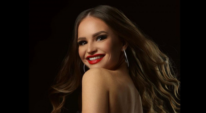 Ana Cernicova este omagiata! Vezi cum a fost felicitata soprana la miez de noapte, dar si ce crede despre varsta pe care a implinit-o: „31, dar dupa mine tot 19..” - VIDEO Ana Cernicova este omagiata! Vezi cum a fost felicitata soprana la miez de noapte, dar si ce crede despre varsta pe care a implinit-o: „31, dar dupa mine tot 19..” - VIDEO