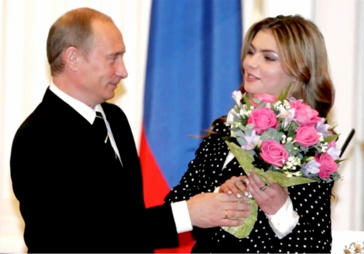 Iubita lui Vladimir Putin, Alina Kabaeva, tocmai a devenit proprietara a doua noi case Iubita lui Vladimir Putin, Alina Kabaeva, tocmai a devenit proprietara a doua noi case