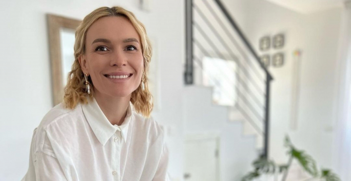 „Totul incepe de la tine” -  este lectia pe care a invatat-o de-a lungul timpului Olia Tira! Afla cum se simte interpreta dupa ce s-a mutat in Cipru, dar si cat de mult a evoluat spiritual: „Dumnezeu intotdeauna ma trage din zonele periculoase..” - VIDEO 