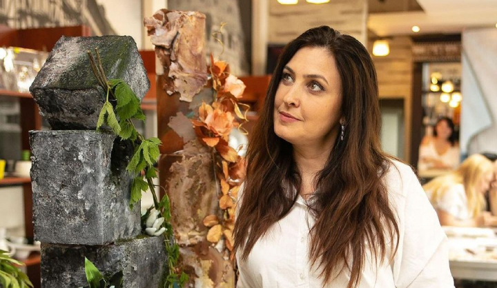 Cel mai mare tort pe care l-a creat cantarea 100 de kilograme. Afla secretele profesiei de cofetar de la refugiata din Ucraina, Lesya Kulikovscaia: „Ai nevoie de multa putere si nervi” - VIDEO Cel mai mare tort pe care l-a creat cantarea 100 de kilograme. Afla secretele profesiei de cofetar de la refugiata din Ucraina, Lesya Kulikovscaia: „Ai nevoie de multa putere si nervi” - VIDEO