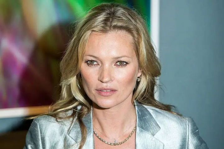 Kate Moss, cea mai buna vecina! Supermodelul livreaza mancare batranilor Kate Moss, cea mai buna vecina! Supermodelul livreaza mancare batranilor