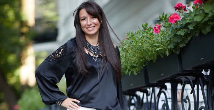 Creeaza tinute unice pentru clientii sai! Afla care este cel mai mare vis al designer-ului Rodica Nicov: „Eu am nevoie de luni de zile ca sa ma pregatesc sa creez o colectie asa cum imi place mie” - VIDEO Creeaza tinute unice pentru clientii sai! Afla care este cel mai mare vis al designer-ului Rodica Nicov: „Eu am nevoie de luni de zile ca sa ma pregatesc sa creez o colectie asa cum imi place mie” - VIDEO