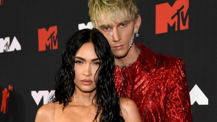 Machine Gun Kelly, la un pas sa se sinucida. Confesiuni tulburatoare in noul sau documentar
Machine Gun Kelly, la un pas sa se sinucida. Confesiuni tulburatoare in noul sau documentar