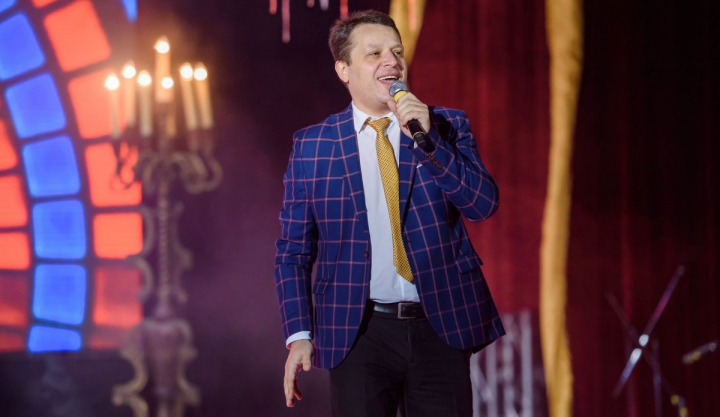 Sergiu Turcan avut o zi de nastere mai deosebita in acest an! Vezi ce cadou a primit interpretul de la scriitorul Ianos Turcanu - VIDEO Sergiu Turcan avut o zi de nastere mai deosebita in acest an! Vezi ce cadou a primit interpretul de la scriitorul Ianos Turcanu - VIDEO