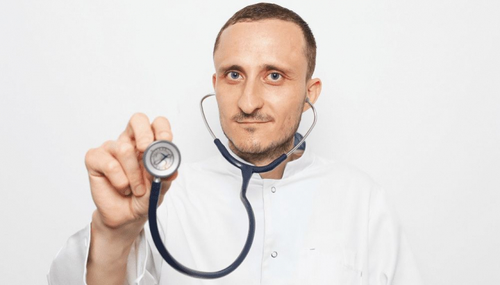 Care sunt simptomele intoxicatiei alimentare si cum o tratam, afla de la medicul pediatru Mihai Stratulat: „Apa este remediul cel mai bun de a o preveni” - VIDEO Care sunt simptomele intoxicatiei alimentare si cum o tratam, afla de la medicul pediatru Mihai Stratulat: „Apa este remediul cel mai bun de a o preveni” - VIDEO