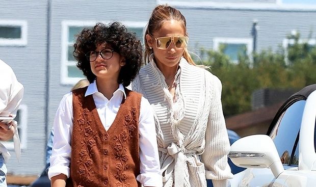 Jennifer Lopez, prima aparitie alaturi de Emme, la o saptamana de cand a prezentat-o cu pronume de gen neutru - FOTO/VIDEO