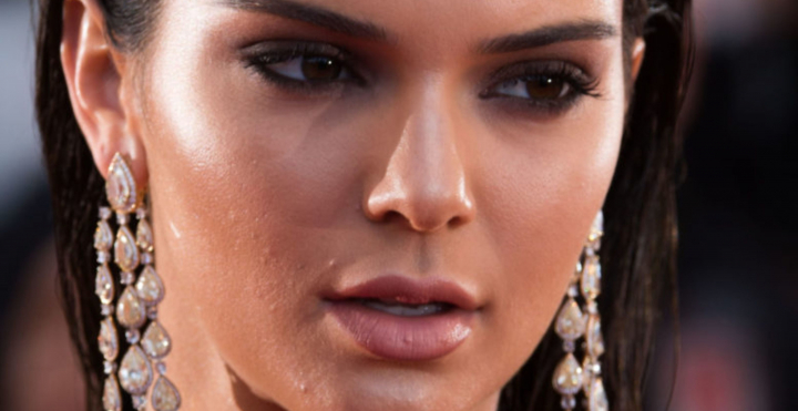 Acneea nu iarta nici vedetele! Vezi top 7 celebritati care se confrunta cu imperfectiuni cauzate de cosuri si comedoane - FOTO
