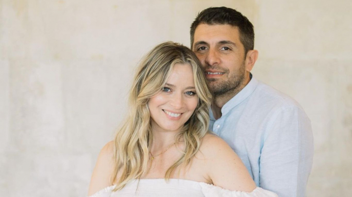 Gestul facut de sotul Laurei Cosoi cat timp actrita era in travaliu Gestul facut de sotul Laurei Cosoi cat timp actrita era in travaliu