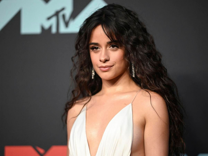 Camila Cabello iubeste din nou? Vedeta isi petrece timpul in compania unui barbat misterios - FOTO Camila Cabello iubeste din nou? Vedeta isi petrece timpul in compania unui barbat misterios - FOTO