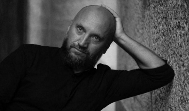 Schimbare neasteptata de look! Anatol Durbala a renuntat la barba. Vezi cum arata acum actorul: „Cassandra a spus ca am un cap ca o minge de fotbal” - VIDEO Schimbare neasteptata de look! Anatol Durbala a renuntat la barba. Vezi cum arata acum actorul: „Cassandra a spus ca am un cap ca o minge de fotbal” - VIDEO