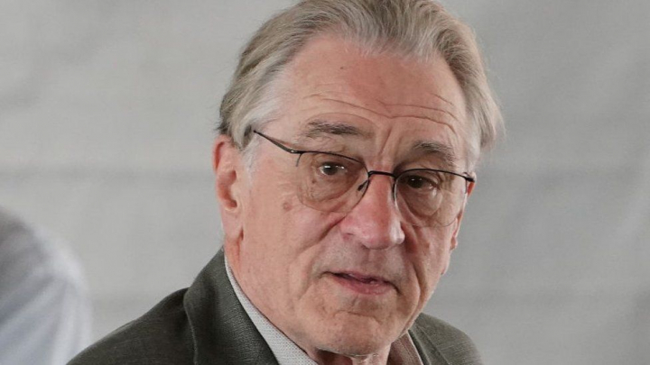 Robert De Niro a fost surprins de paparazzi la o plimbare cu fiica sa. Vezi cum arata Helen, in varsta de 10 ani - FOTO Robert De Niro a fost surprins de paparazzi la o plimbare cu fiica sa. Vezi cum arata Helen, in varsta de 10 ani - FOTO