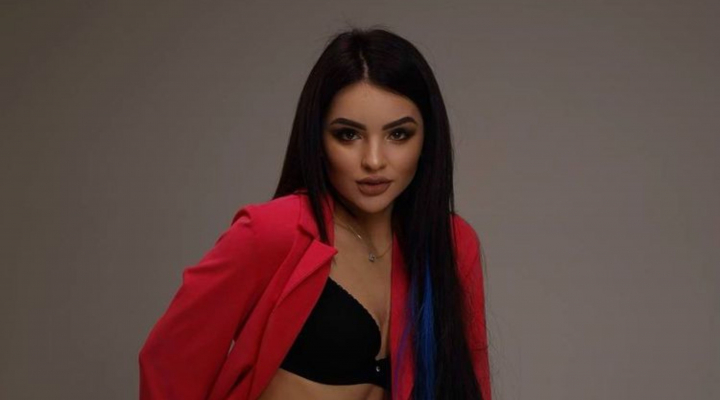 Isi doreste o viata noua, dar totusi ceva o opreste! Bloggerita Mihaela Cavcaliuc si-a amanat in ultimul moment plecarea sa in Canada. Ce a facut-o sa ia aceasta decizie - VIDEO Isi doreste o viata noua, dar totusi ceva o opreste! Bloggerita Mihaela Cavcaliuc si-a amanat in ultimul moment plecarea sa in Canada. Ce a facut-o sa ia aceasta decizie - VIDEO