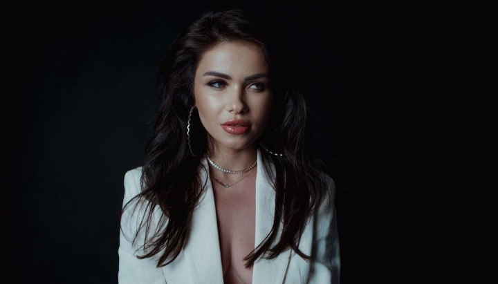 Tatiana Maxian - fotografii rare alaturi de sora sa! Vezi cat de mult seamana cele doua: „O sa-mi fie dor de tine, scumpa mea...” - FOTO Tatiana Maxian - fotografii rare alaturi de sora sa! Vezi cat de mult seamana cele doua: „O sa-mi fie dor de tine, scumpa mea...” - FOTO