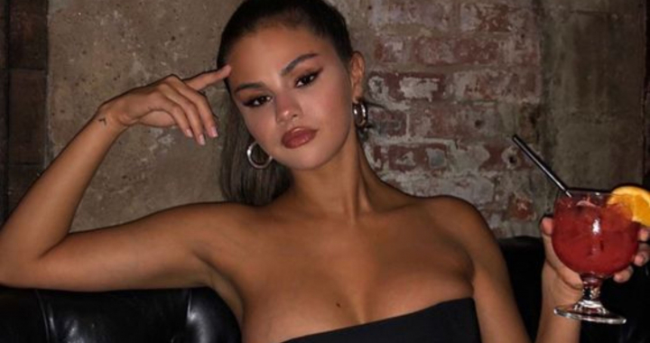 Selena Gomez, aparitie uimitoare in Italia. Artista a fost coplesita de cadouri din partea fanilor Selena Gomez, aparitie uimitoare in Italia. Artista a fost coplesita de cadouri din partea fanilor