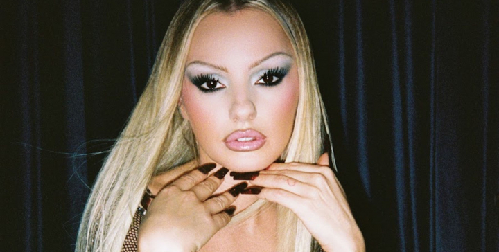 Alexandra Stan iubeste din nou? Cine este barbatul care a cucerit-o - FOTO
Alexandra Stan iubeste din nou? Cine este barbatul care a cucerit-o - FOTO