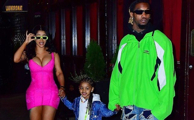 De ziua de nastere a fiicei sale, Cardi B si Offset i-au daruit 50 de mii de dolari in numerar - VIDEO De ziua de nastere a fiicei sale, Cardi B si Offset i-au daruit 50 de mii de dolari in numerar - VIDEO