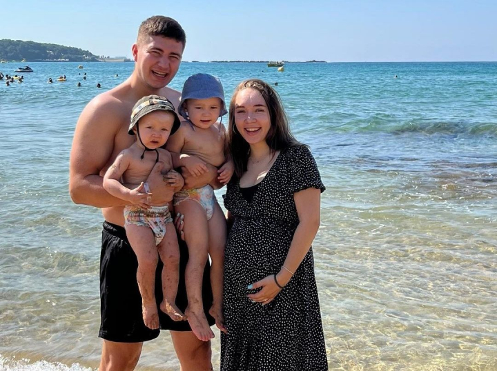 La 7 luni de sarcina, Katy Black - la mare impreuna cu familia! Vezi unde se odihnesc cei patru - FOTO/VIDEO La 7 luni de sarcina, Katy Black - la mare impreuna cu familia! Vezi unde se odihnesc cei patru - FOTO/VIDEO