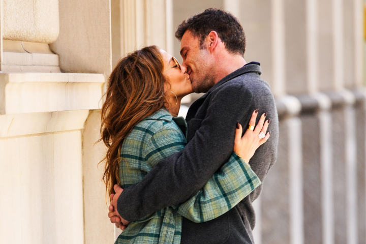 Vezi cum arata interiorul noii locuinte a interpretei Jennifer Lopez si a lui Ben Affleck - FOTO