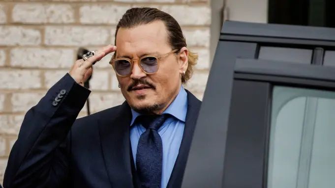 Johnny Depp iubeste din nou? Vezi alaturi de cine a fost surprins de paparazzi actorul: „Nu seamana deloc cu Amber” - FOTO Johnny Depp iubeste din nou? Vezi alaturi de cine a fost surprins de paparazzi actorul: „Nu seamana deloc cu Amber” - FOTO