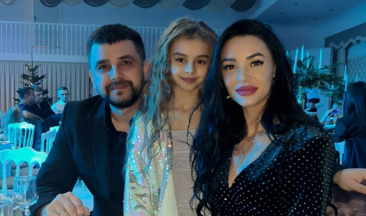 Zi grea pentru Anatolie Melnic! Prezentatorul si-a dus fetita pentru prima data la tabara, iar micii cavaleri de acolo au fost instruiti exact ca la armata: „Exista aplicatia - Tata vede tot” - VIDEO Zi grea pentru Anatolie Melnic! Prezentatorul si-a dus fetita pentru prima data la tabara, iar micii cavaleri de acolo au fost instruiti exact ca la armata: „Exista aplicatia - Tata vede tot” - VIDEO