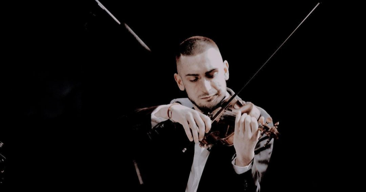 Talentul se mosteneste in familia Botgros! Vezi interpretare emotionanta la vioara a lui Cristian, fiul Adrianei Ochisanu si a lui Corneliu Botgros - VIDEO Talentul se mosteneste in familia Botgros! Vezi interpretare emotionanta la vioara a lui Cristian, fiul Adrianei Ochisanu si a lui Corneliu Botgros - VIDEO