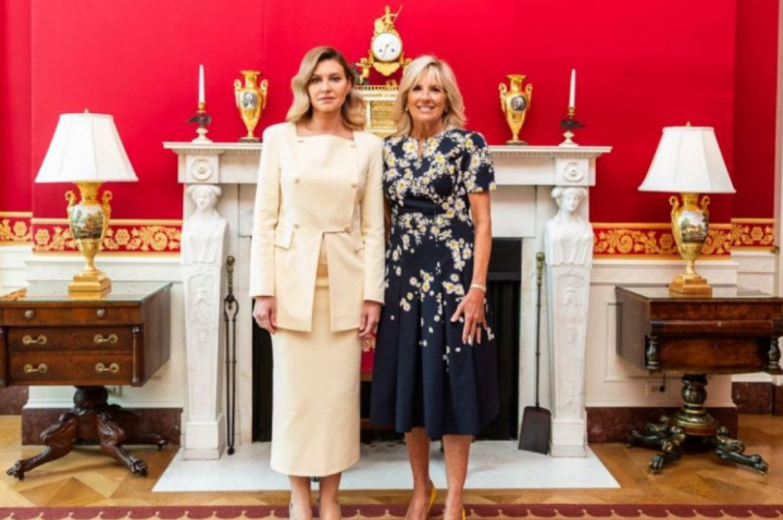 Jill Biden a „reciclat“ rochia de la Bucuresti la intalnirea cu Olena Zelenskaya de la Washington Jill Biden a „reciclat“ rochia de la Bucuresti la intalnirea cu Olena Zelenskaya de la Washington